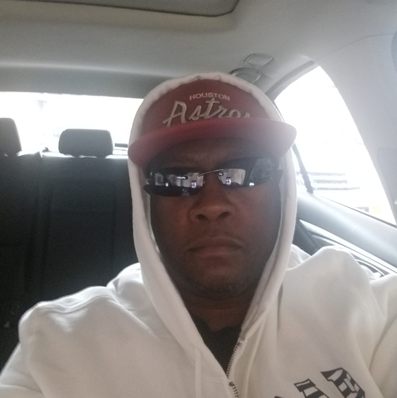 Meet your Posher, Pernell - Picture 1 of 1